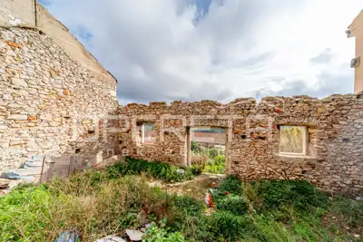 Kamene kuće, Smokvica na Korčuli, mirna ulica i vinogradi - 14