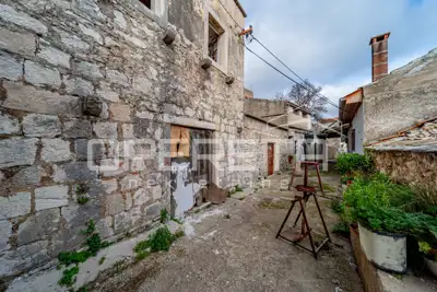 Kamene kuće, Smokvica na Korčuli, mirna ulica i vinogradi - 4