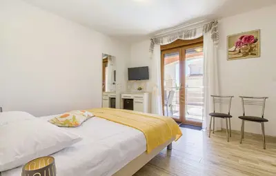 Vila 327 m², Jadreški - bazen i okućnica 550 m² - 19