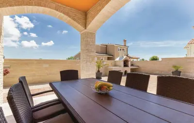 Vila 327 m², Jadreški - bazen i okućnica 550 m² - 6