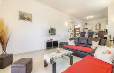 Vila 327 m², Jadreški - bazen i okućnica 550 m² - 9