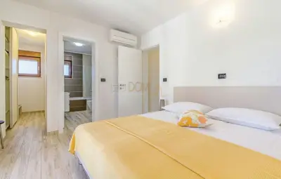 Vila 327 m², Jadreški - bazen i okućnica 550 m² - 16