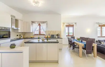 Vila 327 m², Jadreški - bazen i okućnica 550 m² - 11