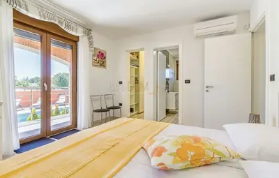 Vila 327 m², Jadreški - bazen i okućnica 550 m² - 18