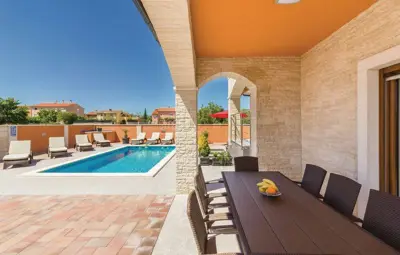 Vila 327 m², Jadreški - bazen i okućnica 550 m² - 7