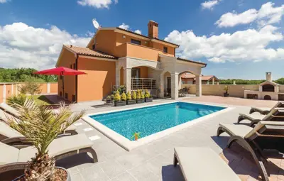 Vila 327 m², Jadreški - bazen i okućnica 550 m²