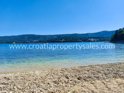 Apartments 40-155 m², Hvar Island - quiet location near the sea - 1