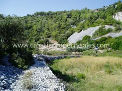 Agricultural land 30,500 m², Brač - first row to the sea - 9