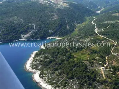 Agricultural land 30,500 m², Brač - first row to the sea - 4