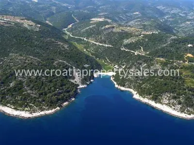 Agricultural land 30,500 m², Brač - first row to the sea - 3