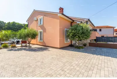 Kuća u Marčani, centar, bazen i uređena okućnica - 6