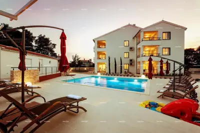 Peroj – lijepo uređen apartman sa zajedničkim bazenom - 2