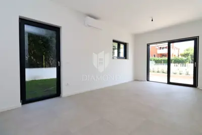Apartment in Premantura, 2 bedrooms, terrace and pool - 3