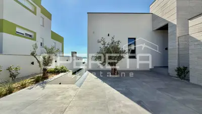 Vila s panoramskim pogledom na more i Velebit, 275 m² - 3