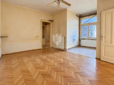 Stan 76 m², Rijeka Centar - za potpunu adaptaciju - 1