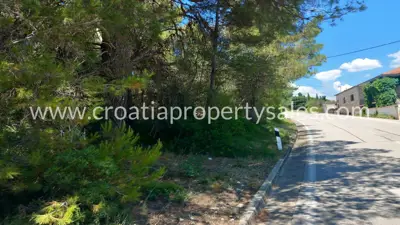 Baugrundstück 1.014 m², Otok Brač - 500 m vom Meer