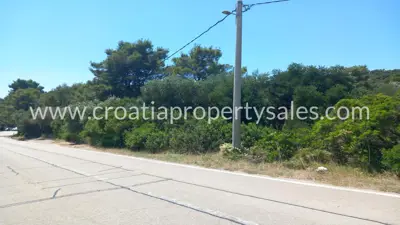 Baugrundstück 1.014 m², Otok Brač - 500 m vom Meer - 2