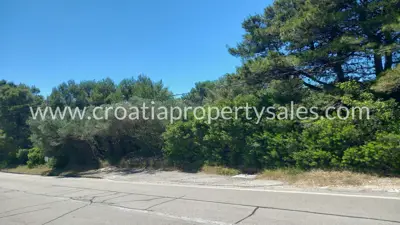 Baugrundstück 1.014 m², Otok Brač - 500 m vom Meer - 3
