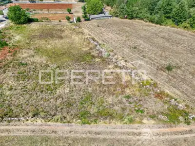 Baugrundstück 736 m², Višnjan - ruhige Lage