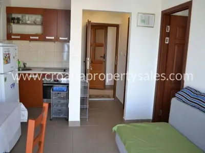 Stone house with apartments, Omiš, 891 m² and 200 m to the beach - 4