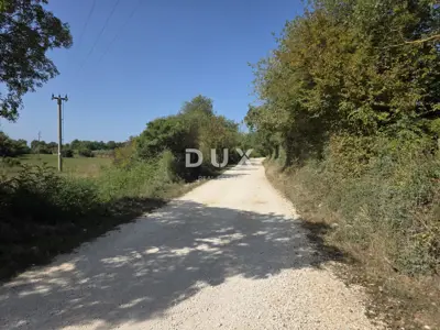 Poljoprivredno zemljište, Rovinj - 12.730 m², voda i struja - 5