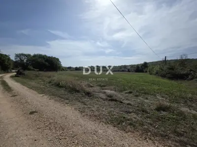 Poljoprivredno zemljište, Rovinj - 12.730 m², voda i struja - 3