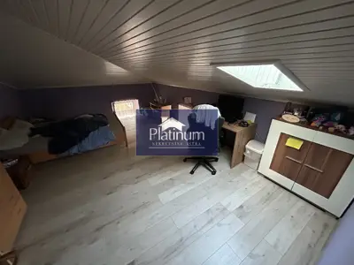 Gebäude 300 m², Pula Centar - drei Wohnungen und Garage - 5