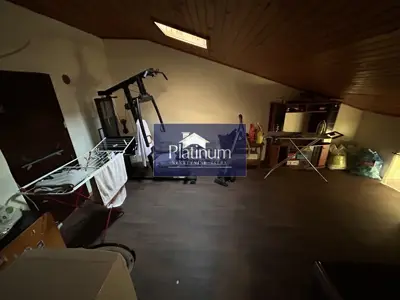Gebäude 300 m², Pula Centar - drei Wohnungen und Garage - 6