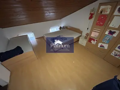 Gebäude 300 m², Pula Centar - drei Wohnungen und Garage - 4