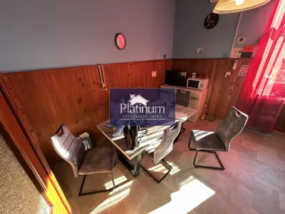 Gebäude 300 m², Pula Centar - drei Wohnungen und Garage - 8