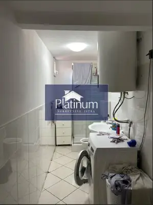 Gebäude 300 m², Pula Centar - drei Wohnungen und Garage - 7