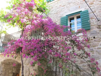 Kuća, Otok Hvar, stara jezgra i pogled na more