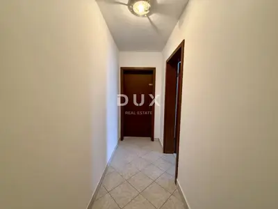 Apartment 79 m², Njivice - 3 bedrooms and terrace - 10