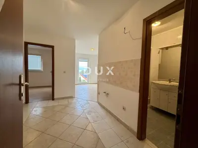 Apartment 79 m², Njivice - 3 bedrooms and terrace - 2