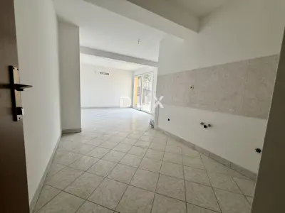 Apartment 79 m², Njivice - 3 bedrooms and terrace - 8
