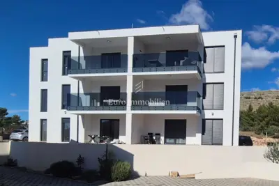 Dvosoban apartman s vrtom i parkirnim mjestom - 2