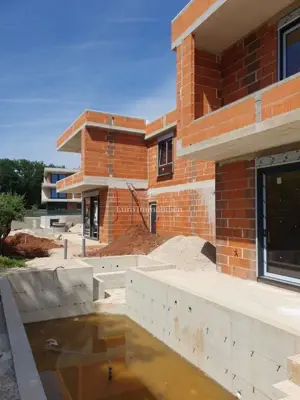 MEDULIN Doppelhaushälfte mit Pool! - 5