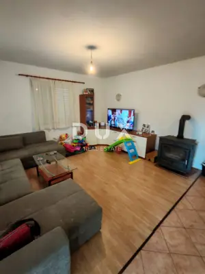 Haus 278 m², Vrsi - 3 Apartments und Hof mit Olivenbäumen - 12
