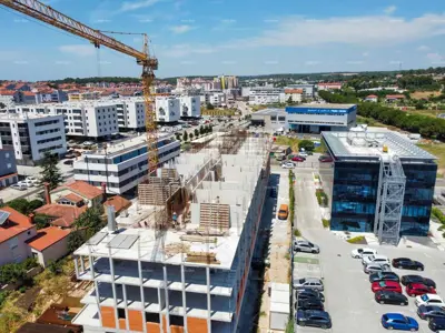 Pula! Mehrfamilienhaus, moderne Gebäude mit Aufzug, nahe dem Zentrum. S43 - 13