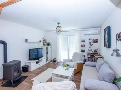Kuća 200 m², Tuk Mrkopaljski - mirna lokacija i privatnost
