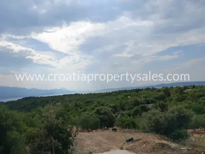Landwirtschaftliches Grundstück 13.000 m², Otok Brač - leichte Hanglage - 3