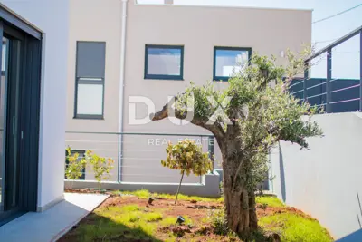 Villa 238 m², Umgebung von Krk - am Rand der Bauzone - 12