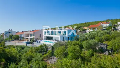 Villa 238 m², Umgebung von Krk - am Rand der Bauzone - 14