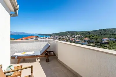 Kuća s pogledom na more u blizini Trogira - 9