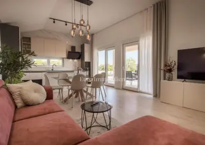 Vrsi - Haus mit Pool in ruhiger Umgebung