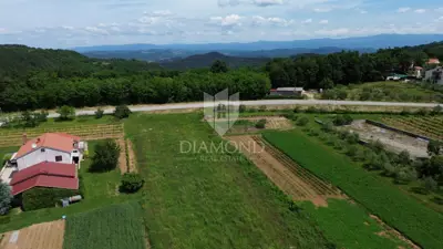 Gračišće, građevinsko zemljište 1.637 m², ravno i pravilnog oblika - 2