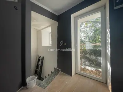 Kuća 162 m², Novalja centar - tri etaže i dvorište - 4