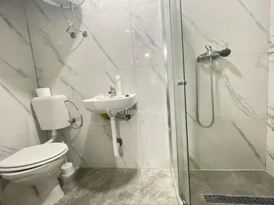 Kuća 162 m², Novalja centar - tri etaže i dvorište - 5