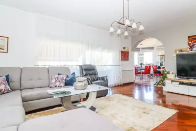 House for sale in Centar, 320 m² - 4