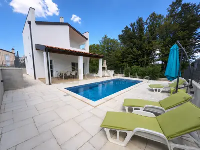 Villa s bazenom, Tinjan, 84 m², 2S+DB